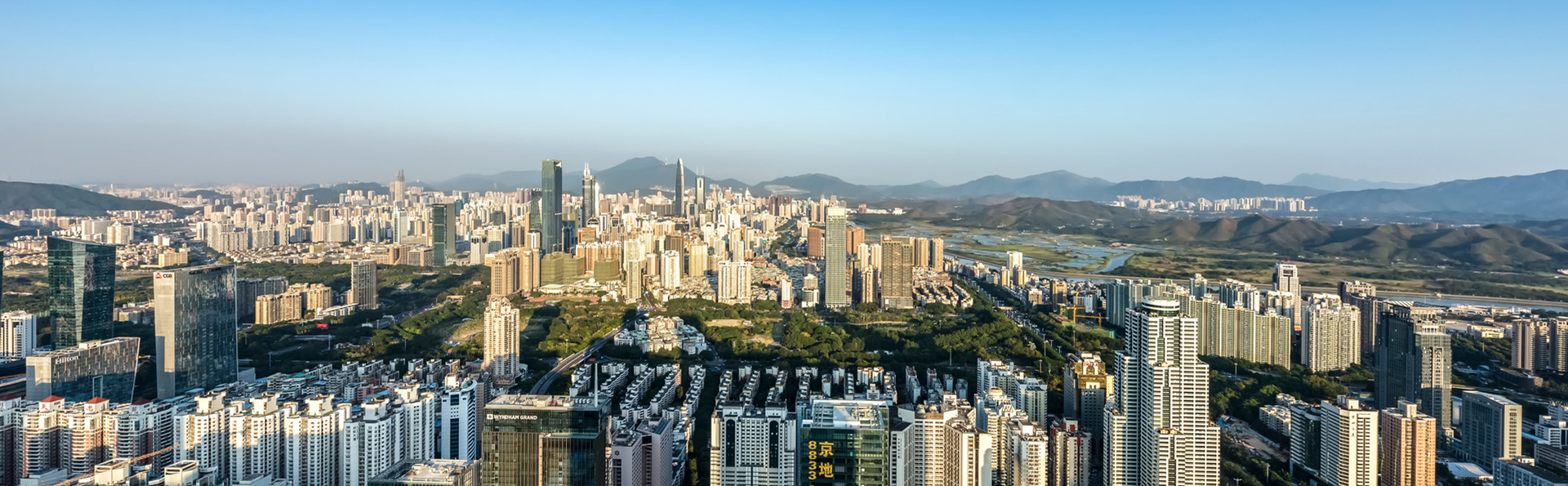 以?xún)?yōu)質(zhì)的產(chǎn)品、優(yōu)質(zhì)的管理為用戶(hù)服務(wù)，對(duì)客戶(hù)負(fù)責(zé)